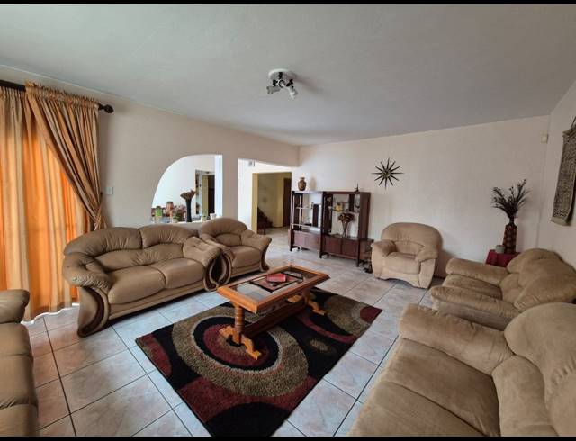 4 BEDROOM HOUSE FOR SALE IN VANDERBIJLPARK SE 3